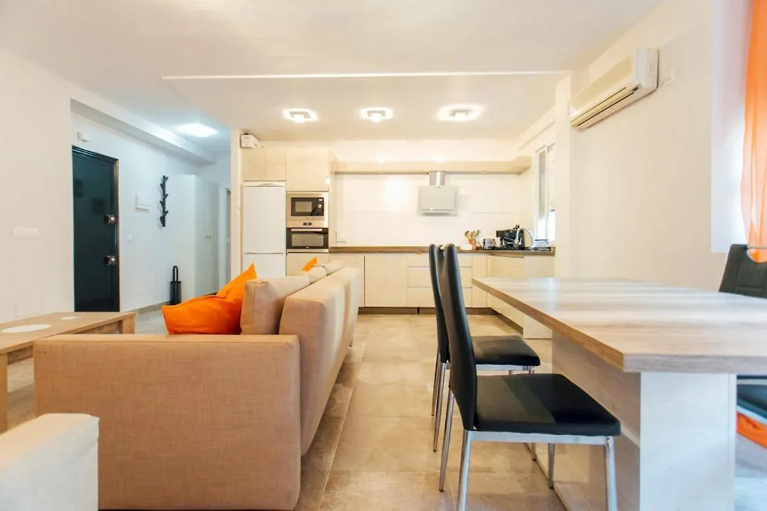 Wide And Diaphanous- 3Bd 2Bth- Alcazar Siviglia